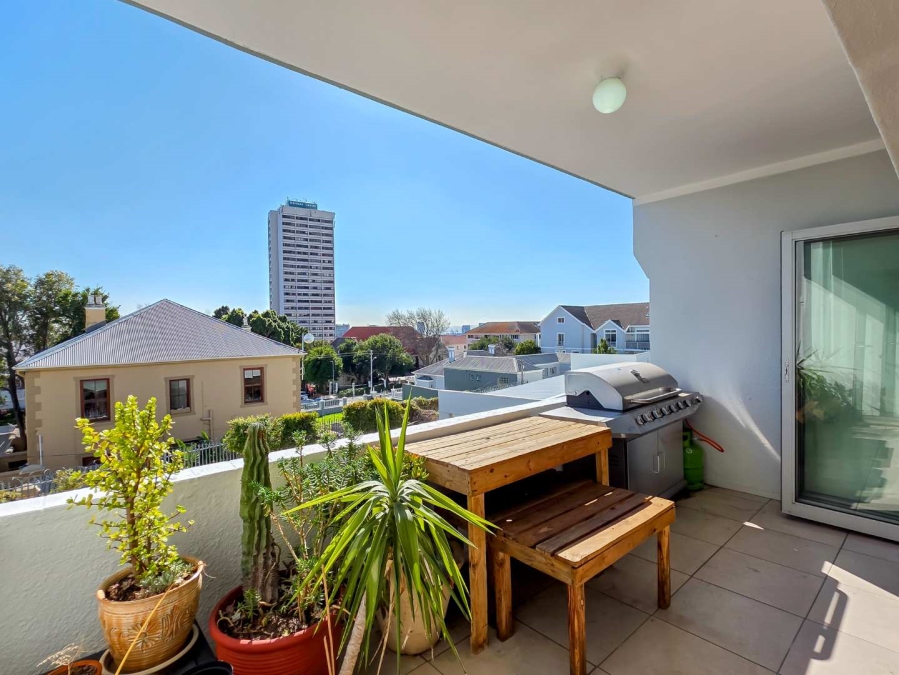 2 Bedroom Property for Sale in Oranjezicht Western Cape
